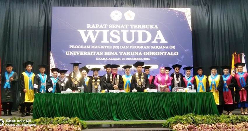 Para mahasiswa Unbita Gorontalo saat mengikuti wisuda, Sabtu (21/12/2024) (F. Istimewa)