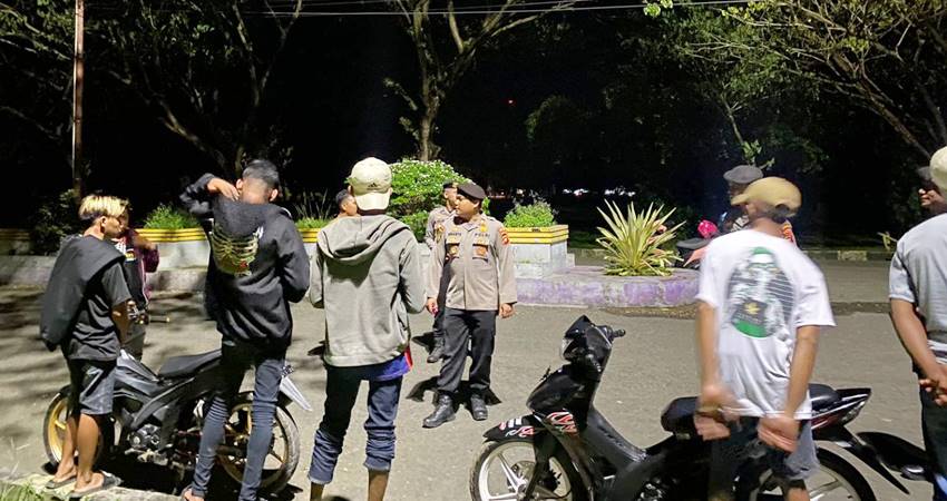Petugas kepolisian Polres Gorontalo Utara memberikan imbauan kepada para remaja diduga genk motor untuk tidak bikin luah atau berbuat onar terutama menjelang natal hingga tahun baru nanti.