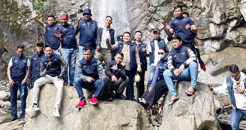 Tim Aston Gorontalo saat di wisata Air Terjun Taludaa di Kecamatan Taludaa, Kabupaten Bone Bolango (F. Dokumentasi Aston)