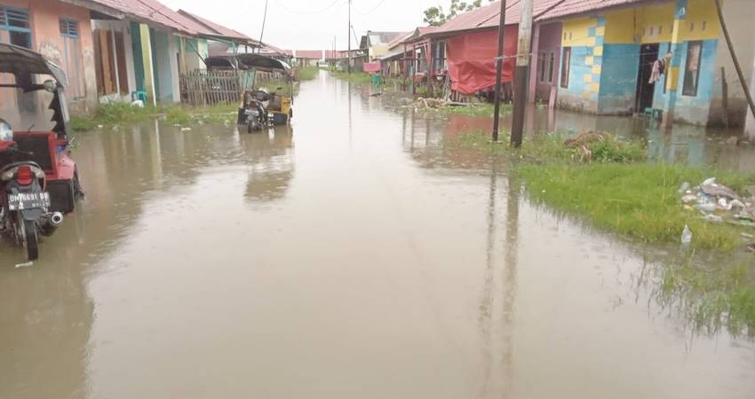 Akibat hujan yang cukup deras dengan durasi yang cukup lama membuat sejumlah wilayah di Kabupaten Gorontalo terendam.