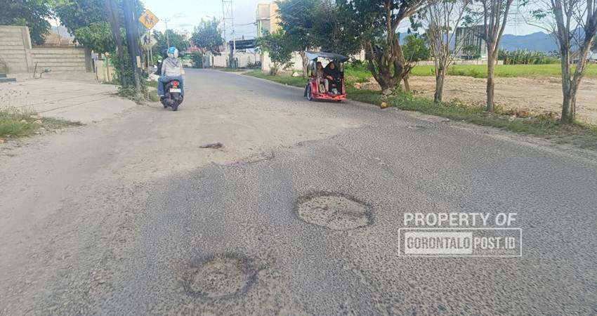 Jalan Brigjen Piola Isa diharap oleh masyarakat agar bisa menjadi perhatian pemerintah untuk dapat diperbaiki. (F. Zulkifli/ Gorontalo Post)