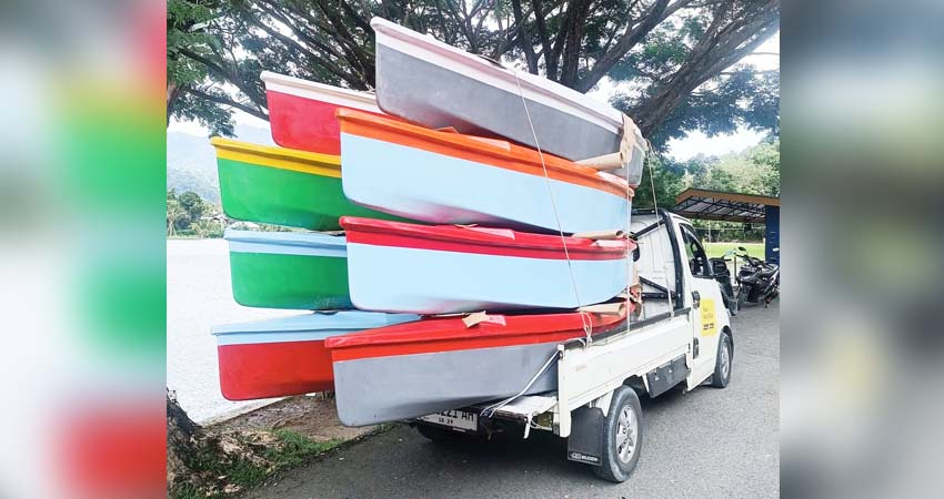 Perahu Kano yang baru tiba di danau Perintis mulai diuji coba. Diharapkan dapat dinikmati pengunjung. (Foto istimewa)