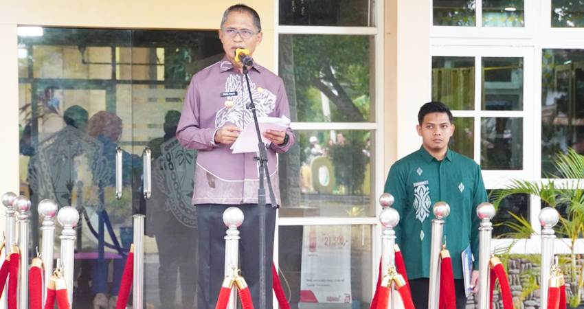 Pj Wali Kota Gorontalo, Ismail Madjid ketika memimpin apel kerja awal tahun, Kamis (2/1/2025). (Foto: Prokopim)
