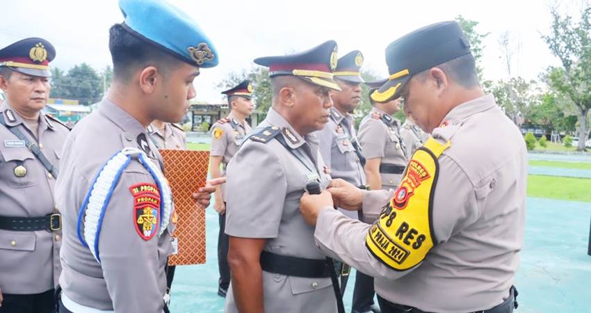 Tujuh pejabat Polres Pohuwato resmi berganti setelah dilaksanakan upacara serah terima jabatan (Sertijab) yang dipimpin langsung oleh Kapolres Pohuwato, AKBP Winarno,S.I.K,S.H.
