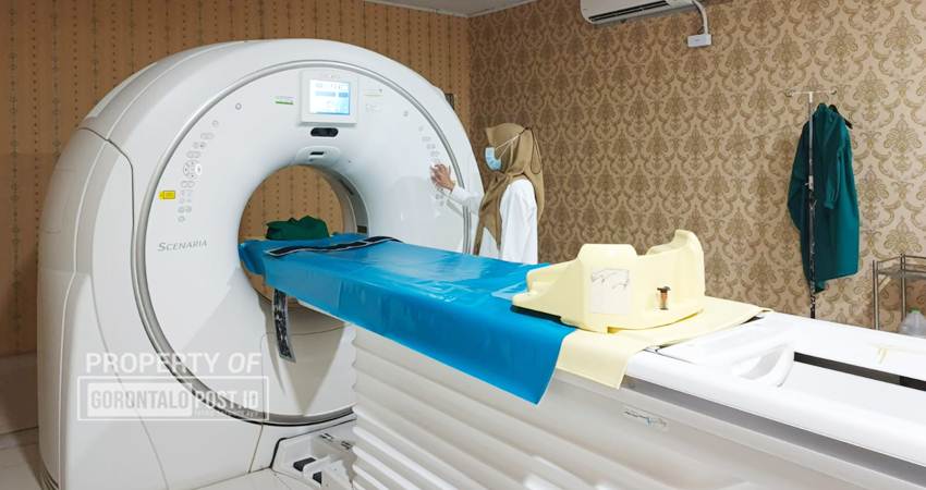 Alat Kesehatan CT Scan RSAS yang sudah diperbaiki dan sudah mulai melayani pasien, Senin (13/1/2024) (F. Diyanti/Gorontalo Post)