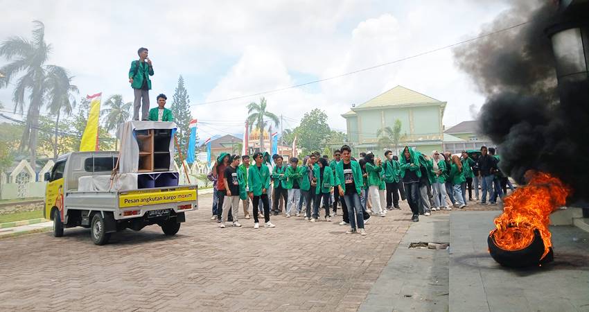 Isu-isu krusial seperti dana masjid yang belum terealisasi, pungutan liar, dan pemotongan anggaran Ormawa menjadi pemicu demonstrasi mahasiswa IAIN Sultan Amai Gorontalo.