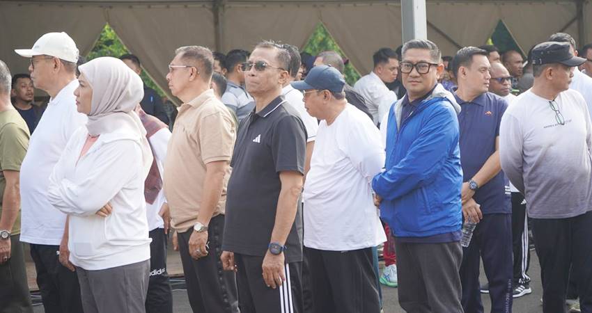 Pasangan Wali Kota dan Wakil Wali Kota Gorontalo, Adhan Dambea - Indra Gobel mengikuti gladi pelantikan yang digelar Kemendagri di Jakarta, Selasa (18/2). (Foto : istimewa)