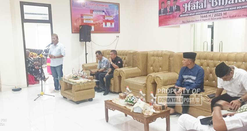SAMBUT RAMADAN - Keluarga besar DPRD Bonbol menggelar Halal Bihalal menyambut bulan suci ramadan, Kamis (27/2). (Foto Caisar/Gorontalo Post)