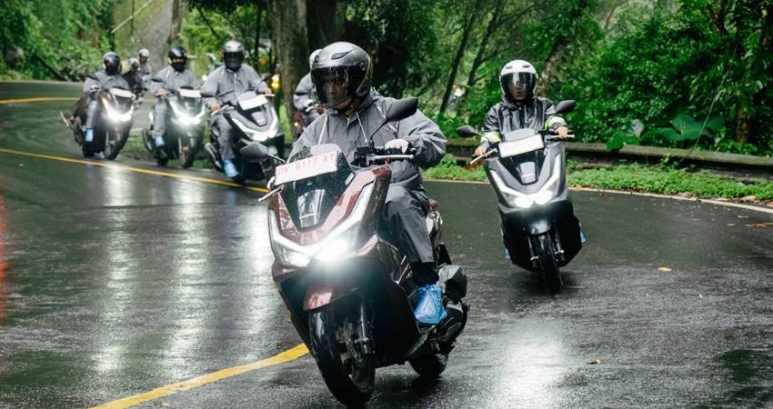 New Honda PCX160 hadir dengan teknologi Honda RoadSync yang semakin optimal dengan dukungan fitur canggih. (foto : dok / AHM)