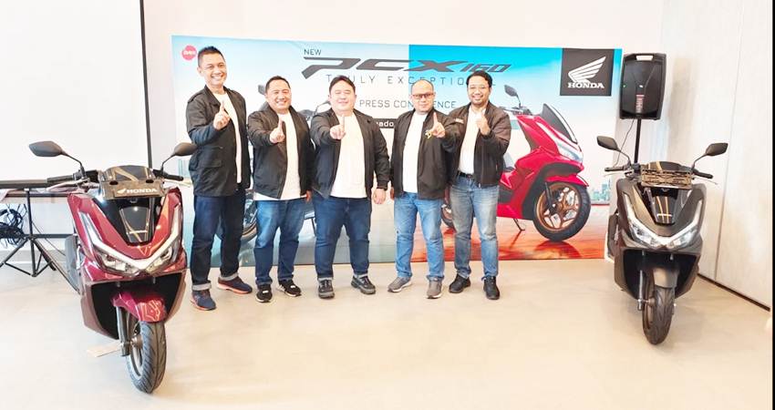 SATU HATI - PT Daya Adicipta Wisesa (DAW) main dealer sepeda motor honda wilayah Gorontalo, Sulut, dan Malut memperkenalkan New Honda PCX160 kepada media di Manado, Selasa (18/2). (foto : istimewa)