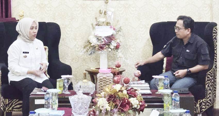 Ketua KPU Gorut, Sofyan Djakfar saat berkoordinasi dengan Pj. Bupati Gorut, Sila N. Botutihe, Rabu (26/02/2025)