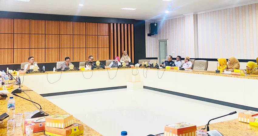 Suasana rapat Komisi I Dekot bersama Panselda dalam membahas adanya pembatalan 34 Peserta PPPK, Senin (3/2/2025)