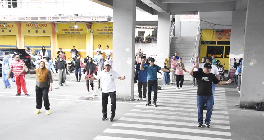 Pelaksanaan kegiatan Germas yang diselenggarakan Pemerintah Kota Gorontalo untuk kembali menggeliatkan aktivitas di Pasar Sentral. (Foto: Prokopim)
