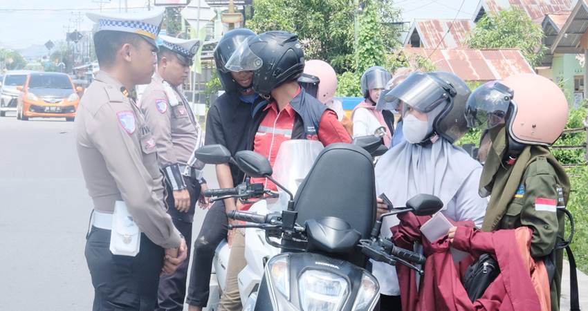 Hari Pertama Operasi Keselamatan Otanaha, Dit Lantas Polda Gorontalo Berikan Himbauan Peraturan Lalin Kepada Pengendara, Senin, (10/2/2025).
