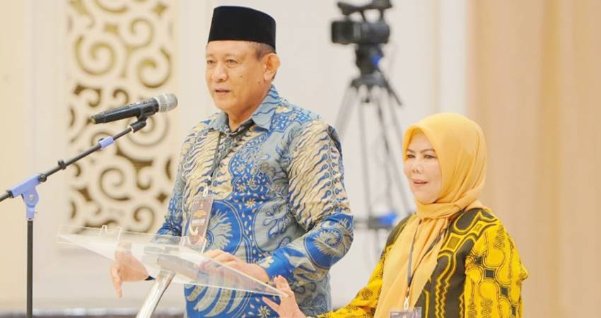 Gubernur Gorontalo terpilih Gusnar Ismail, dan Wakil Gubernur Gorontalo terpilih Idah Syahidah Rusli Habibie. (dok / gorontalo post)