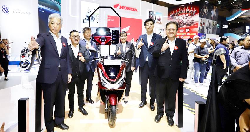 PT Astra Honda Motor (AHM) menampilkan New Honda PCX 160 yang kini telah dilengkapi teknologi konektivitas Honda RoadSync pada ajang IIMS 2025. (foto : dok / AHM)