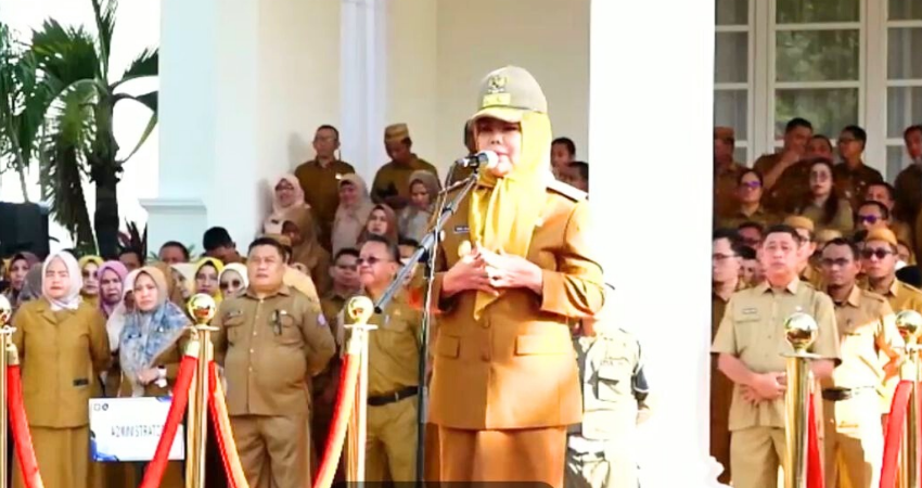 Wakil Gubernur Gorontalo Idah Syahidah Rusli Habibie saat menyampaikan arahan saat apel ASN di lingkungan Pemprov Gorontalo, Senin (2/3). (foto : tangkapan layar / gp)