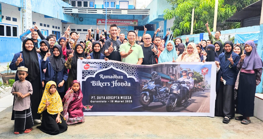 SATU HATI : PT Daya Adicipta Wisesa (DAW) bersama komunitas sepeda motor Honda di Gorontalo berbagi kebaikan ramadan dengan menyalurkan bantuan di Panti Asuhan Moosalamati Gorontalo, Sabtu (15/3). (Foto : dok /daw)