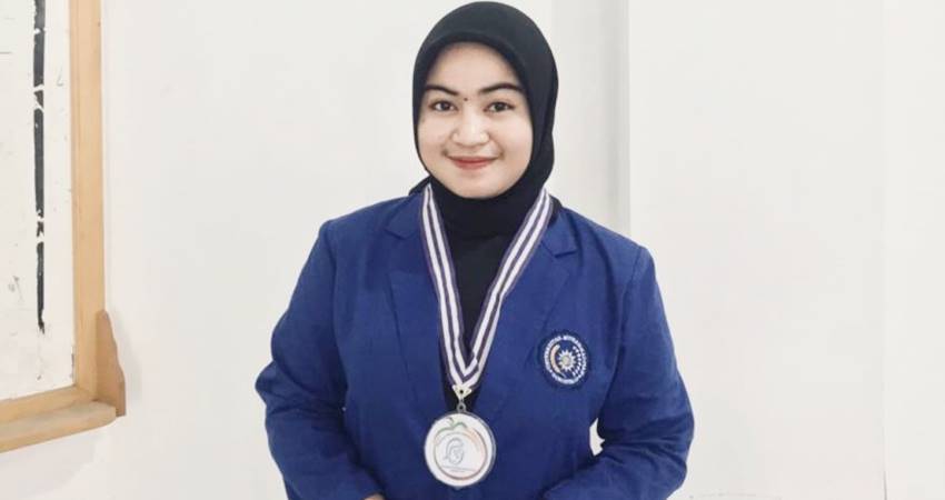 Mahasiswa Kesehatan UMGo, Meylan Fitri Saskila Joba, yang saat ini menjabat sebagai bendahara umum IKAMABI Nasional (F. Istimewa)