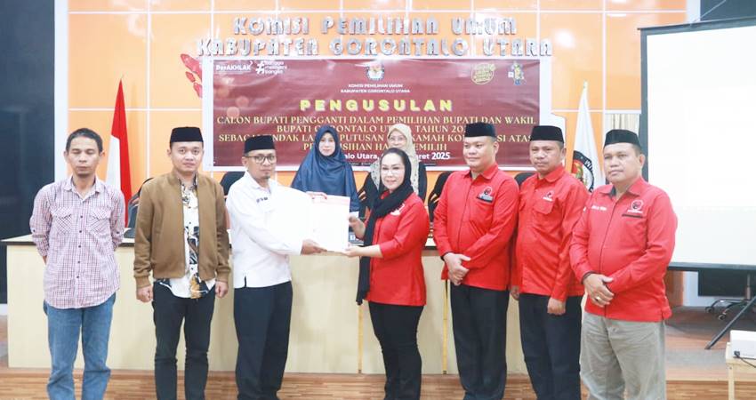 SIAP PSU - KPU Gorontalo Utara menerima pendaftaran pengganti calon bupati dari pimpinan PDI Perjuangan sebagai parpol pengusung di kantor KPU Gorontalo Utara, di Kwandang, Senin (10/3) malam. (foto : dok / kpugorut)