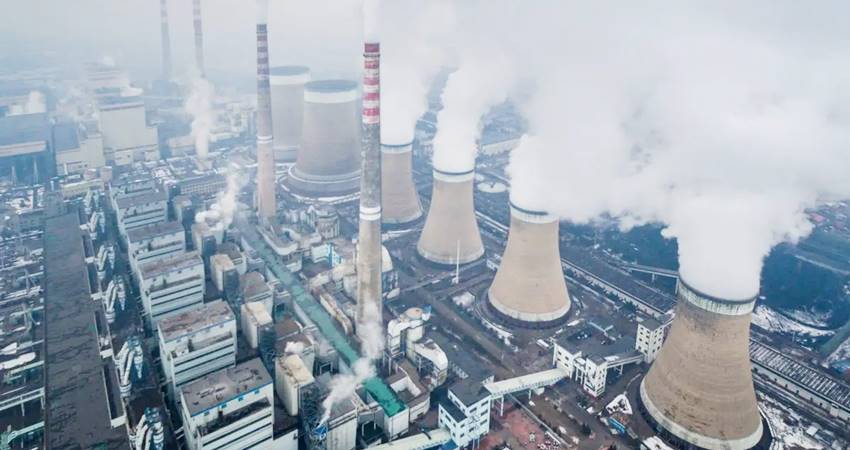 Ilustrasi PLTU di Tiongkok.--