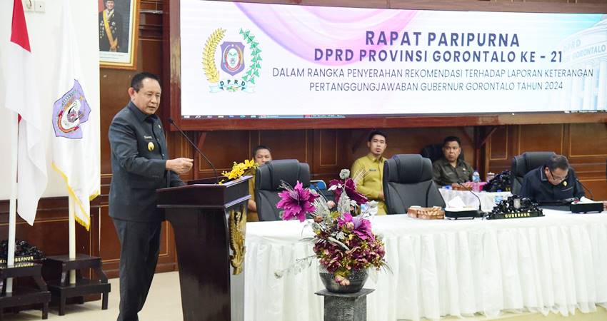 Gubernur Gorontalo Gusnar Ismail memberikan tanggapan terkait rekomendasi DPRD tentang LKPJ Pemprov tahun anggaran 2024, pada sidang paripurna DPRD, Senin (28/4). (foto : dok / pemprov)