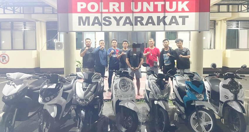 Tersangka ASM bersama barang bukti 9 unit motor di amankan di Polresta Gorontalo Kota.