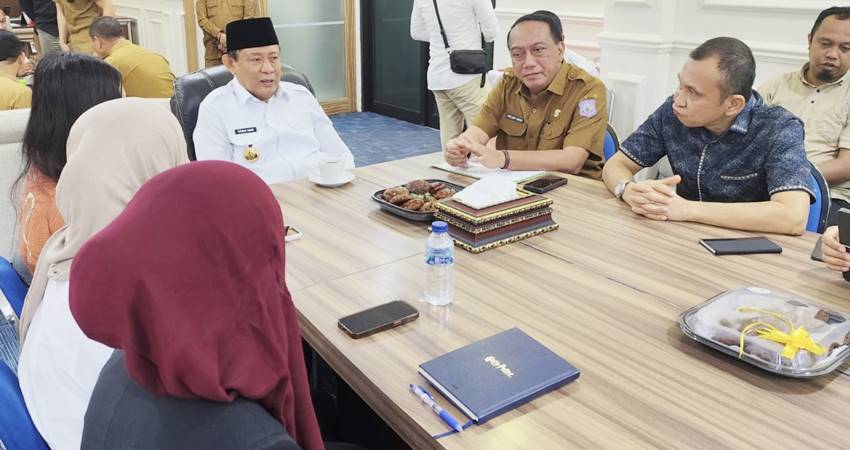 Pertemuan Gubernur Gusnar bersama PT Sorbu Agro Energi dan Pertamina Gas Nasional (PGN) bertempat di Dinas Pertanian Provinsi Gorontalo, Selasa (29/4/2025). (Foto : Rian / Kominfotik)