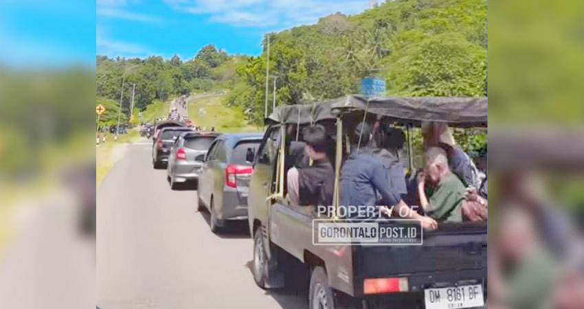 Kondisi kenderaan yang padat merayap di kawasan GORR pada perayaan ketupat. (Foto. Deice/ Gorontalo post)