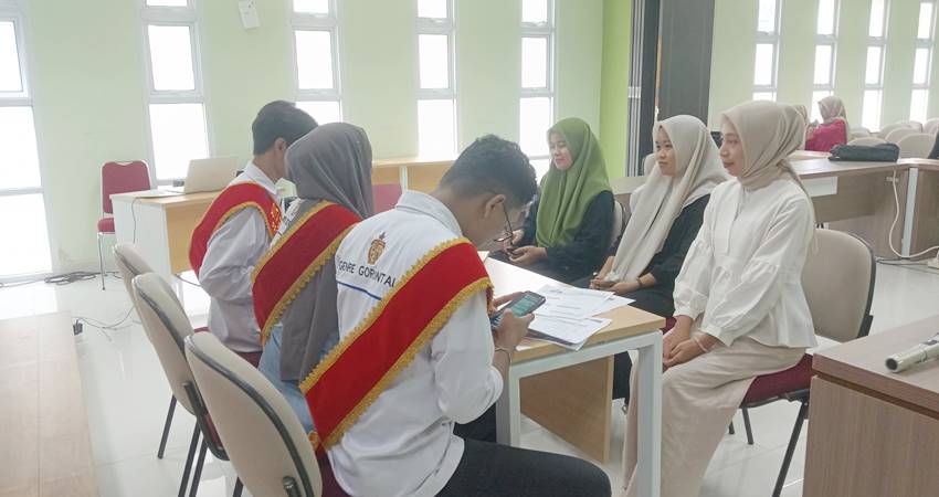 Mahasiswa saat mengikuti Roadshow GenRe yang dilakukan di FSB, (F.Saras/ Gorontalo Post)
