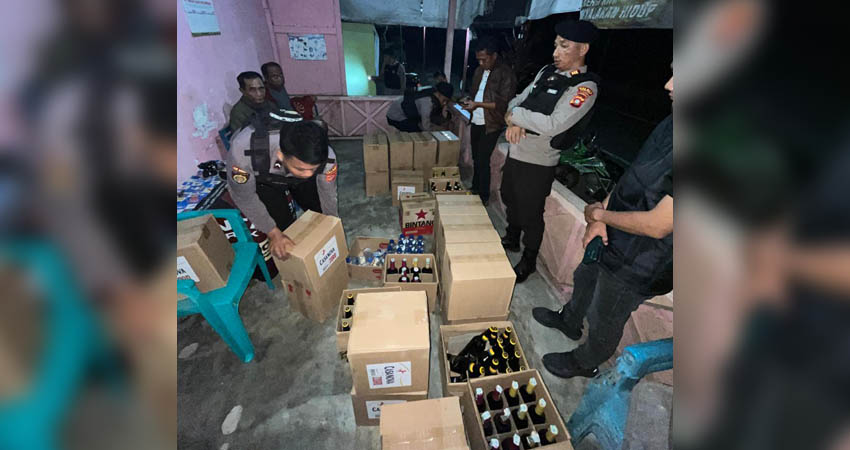 Puluhan botol minuman keras (Miras) berhasil disita oleh personel Satuan Samapta dan Satuan Narkoba Polres Boalemo saat melakukan KRYD.