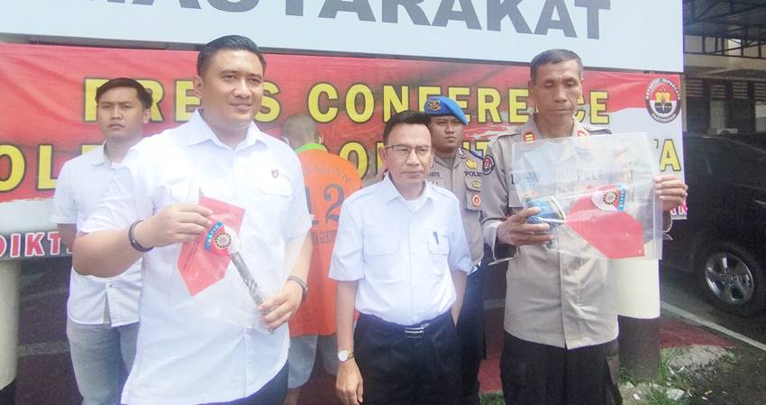 Pencuri meteran air PDAM Kota Gorontalo yang dibekuk Resmob Polresta Gorontalo Kota, Rabu (9/4/2025).