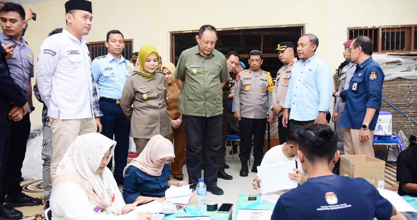 SIAP PSU - Gubernur Gorontalo Gusnar Ismail bersama Forkopimda Provinsi Gorontalo memantau kesiapan Pemungutan Suara Ulang (PSU) Pilkada Gorontalo Utara, Selasa (8/4). (foto : dok /diskominfotik)