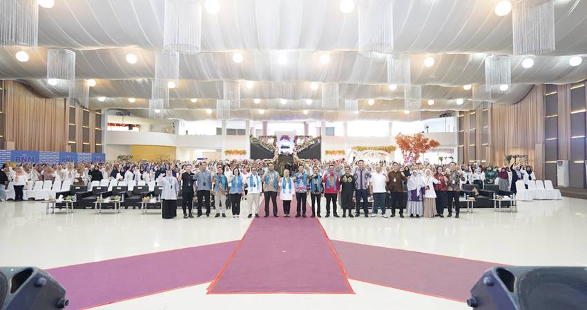Foto bersama seluruh peserta dalam kegiatan PKU AKBAR dan Literasi Keuangan di Gorontalo, Rabu (21/5/2025) (F. Dokumentasi PNM)