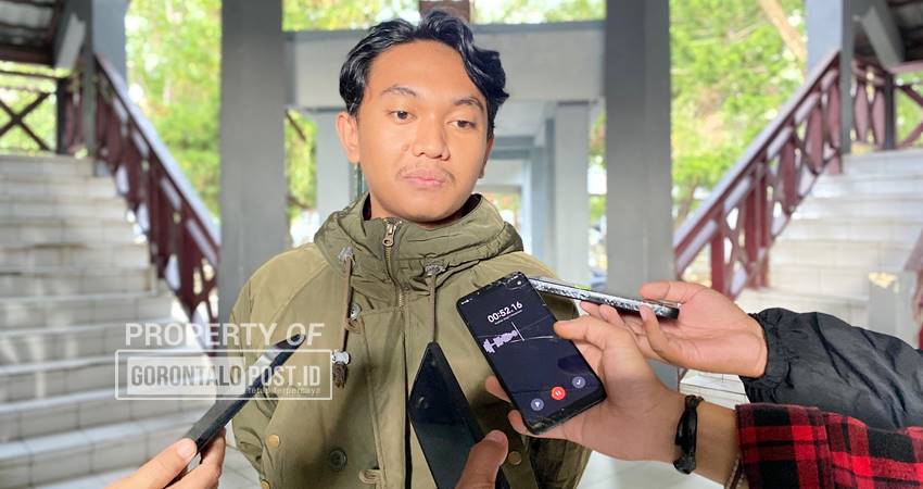 Ketua Tim Bergema, Moh Farsa Alfat Paputungan, saat diwawancara awak media, Selasa (27/5/2025) (F. Diyanti/Gorontalo Post)