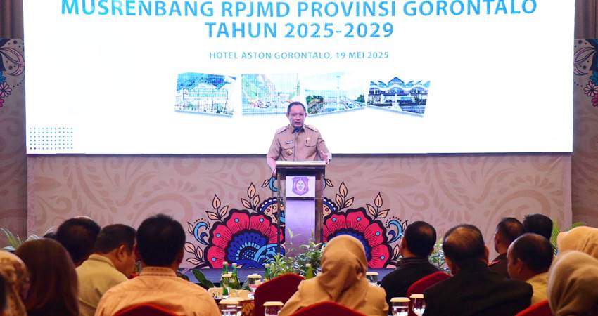 Gubernur Gusnar Ismail saat membuka Musyawarah Perencanaan Pembangunan (Musrenbang) Regional Sulawesi sekaligus RPJMD Provinsi Gorontalo tahun 2025-2029, di Hotel Aston, Kota Gorontalo, Senin (19/5/2025). (Foto : Mila/diskominfotik)