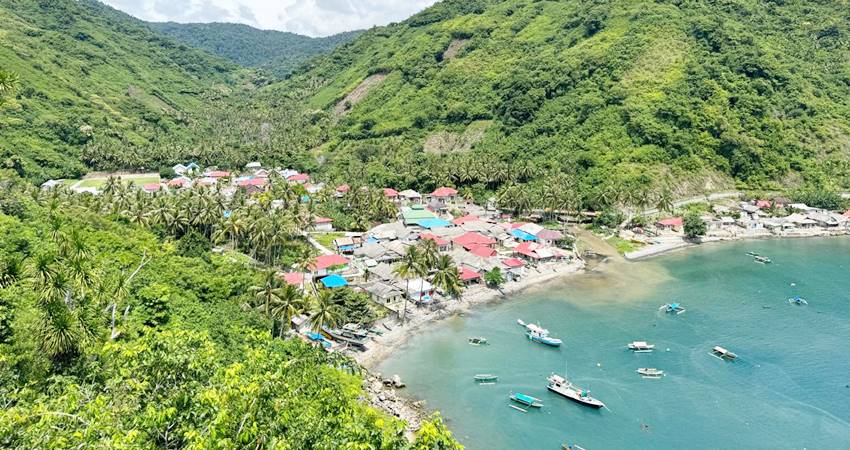 SO ADA SINYAL - Desa Langgula, Kecamatan Batudaa Pantai, Kabupaten Gorontalo ang berada di antara celah pegunungan, kini sudah bisa menikmati sinyal seluler dari perusahaan telekomunikasi milik BUMN. (foto : dok / telkomsel)