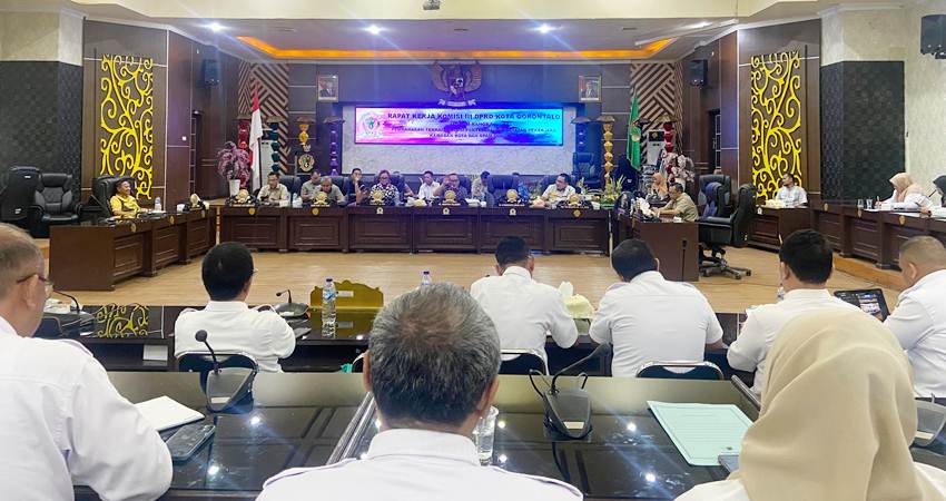 Rapat Komisi III Dekot bersama Pemkot Gorontalo dalam mencarikan solusi terhadap proyek mangkrak di Kota Gorontalo, Rabu (14/5/2025)