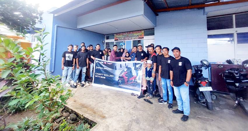 TORANG HONDA - PT DAW menggelar Charity Ride bersama komunitas motor Honda, Ikatan Motor Honda Malut (IMHM) di Ternate, Ahad (25/5). (foto : dok /daw)