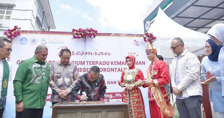 Mendiktisaintek, Brian Yuliarto saat hadir dalam peresmian gedung laboratorium terpadu kemaritiman milik Universitas Negeri Gorontalo (UNG), Sabtu (3/5/2025) (F. Humas UNG)