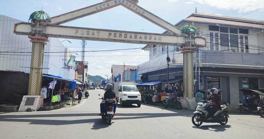 Kawasan pusat perdagangan Kota Gorontalo yang nantinya mulai diberlakukan jalur lalu lintas satu arah. (foto : natha / gorontalo post)