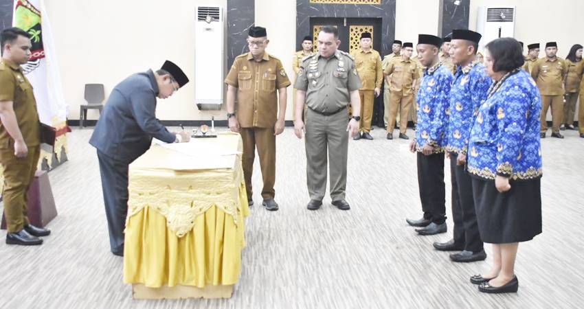 Wali Kota Gorontalo, Adhan Dambea ketika melantik PPPK tahap I formasi tahun anggaran 2024, Selasa (20/5/2025). (Foto: Prokopim)