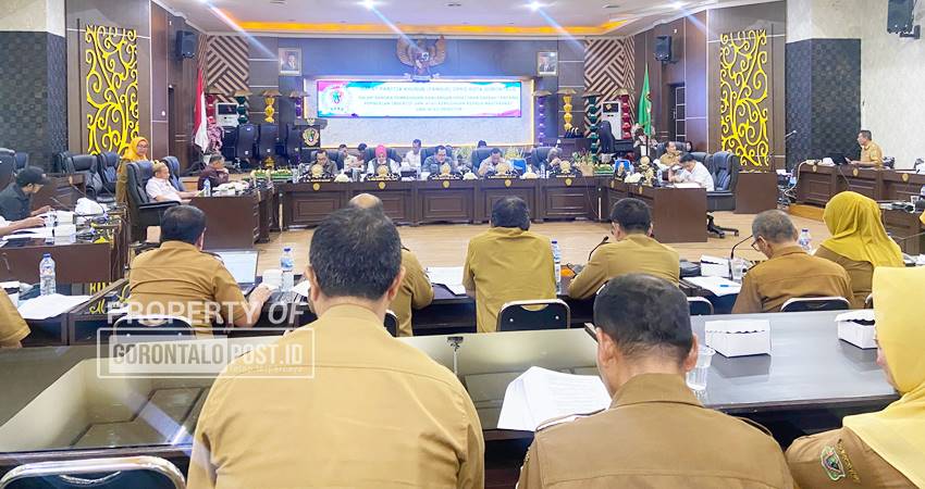Rapat pembahasan Ranperda Insentif dan atau Kemudahan kepada masyarakat atau investor, Senin (26/5/2025) (F. Diyanti/Gorontalo Post)