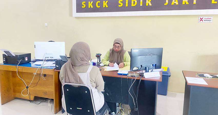 Pengurusan SKCK di wilayah Polres Bone Bolango, di mana masyarakat bisa melakukan pengurusan secara online maupun manual.