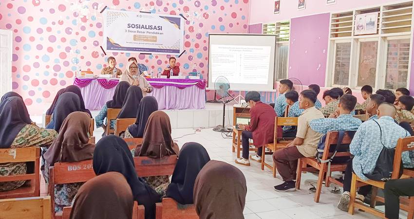 Siswa-siswi SMKN 1 Suwawa saat mengikuti sosialisasi terkait bullying, Jum'at (23/5/2025) (F. Saras/Magang Gorontalo Post)
