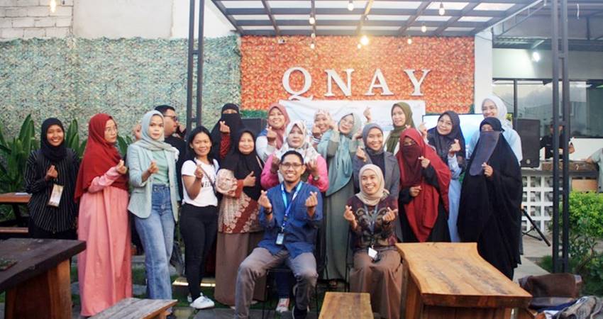 CERDAS FINANSIAL : Telkom Witel Sulawesi Bagian Tengah (Sulbagteng) menggelar pelatihan cerdas finansial bagi pelaku UMKM, berlangsung di Qnay Coffee, Kota Palu, Sulawesi Tengah, Rabu (14/5). (foto : dok / telkom witel sulbagteng)