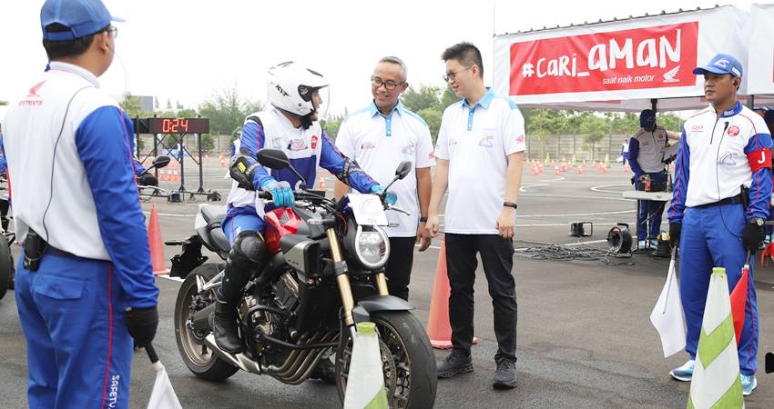 CARI AMAN - PT Astra Honda Motor (AHM) menggelar Astra Honda Safety Riding Instructors Competition (AHSRIC) 2025. (foto : dok /ahm)