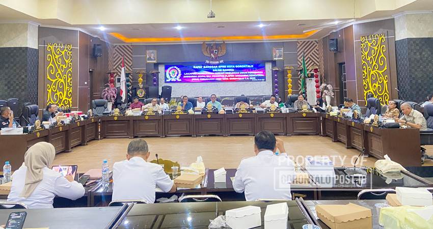 Rapat lanjutan pembahasan KUA-PPAS Perubahan APBD 2025 antara Banggar DPRD Kota Gorontalo dan TAPD Pemkot, Rabu (18/6/2025). (F. Diyanti/Gorontalo Post)