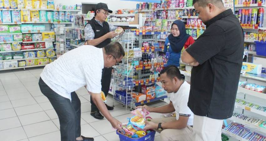 Komisi IV Deprov Gorontalo memantau kehalalan produk yang dijual di sejumlah minimarket.