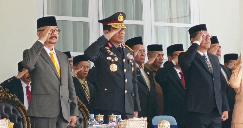 Ketua Deprov Gorontalo Thomas Mopili, bersama pejabat Forum Koordinasi Pimpinan Daerah (Forkopimda) pada upacara hari lahir Pancasila, kemarin (2/6).